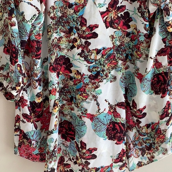 BLACK RAINN FLORAL PRINT BLOUSE - Picture 10 of 10